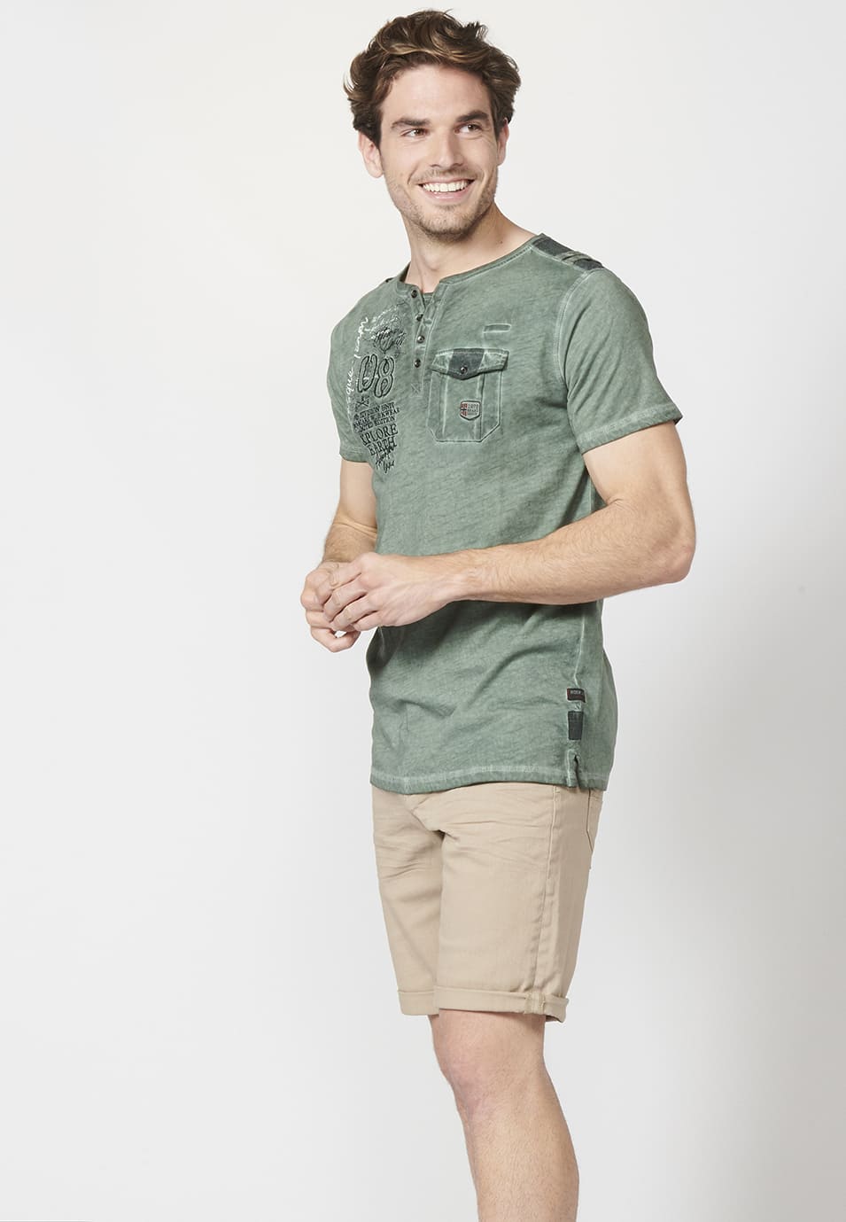Camiseta Hombre Manga Corta Efecto Gastado con Tapeta y Bolsillo – Koroshi 2211MC24