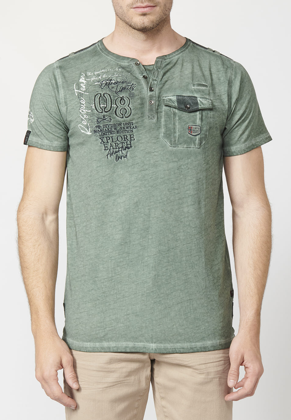 Camiseta Hombre Manga Corta Efecto Gastado con Tapeta y Bolsillo – Koroshi 2211MC24