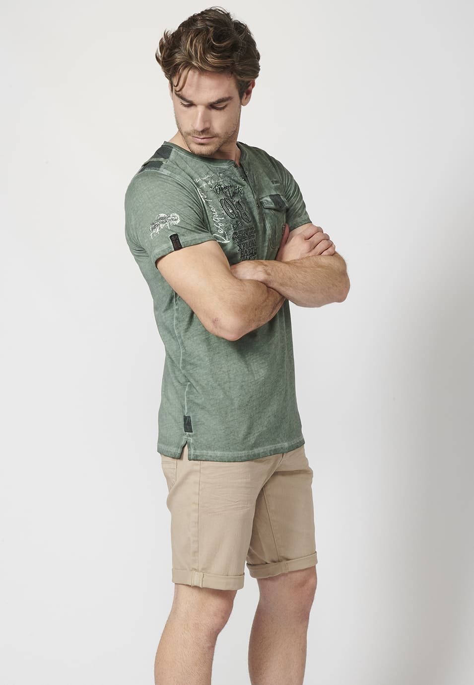 Camiseta Hombre Manga Corta Efecto Gastado con Tapeta y Bolsillo – Koroshi 2211MC24