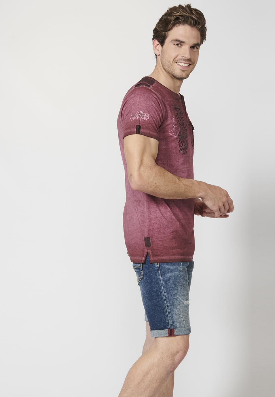 Camiseta Hombre Manga Corta Efecto Gastado con Tapeta y Bolsillo – Koroshi 2211MC24