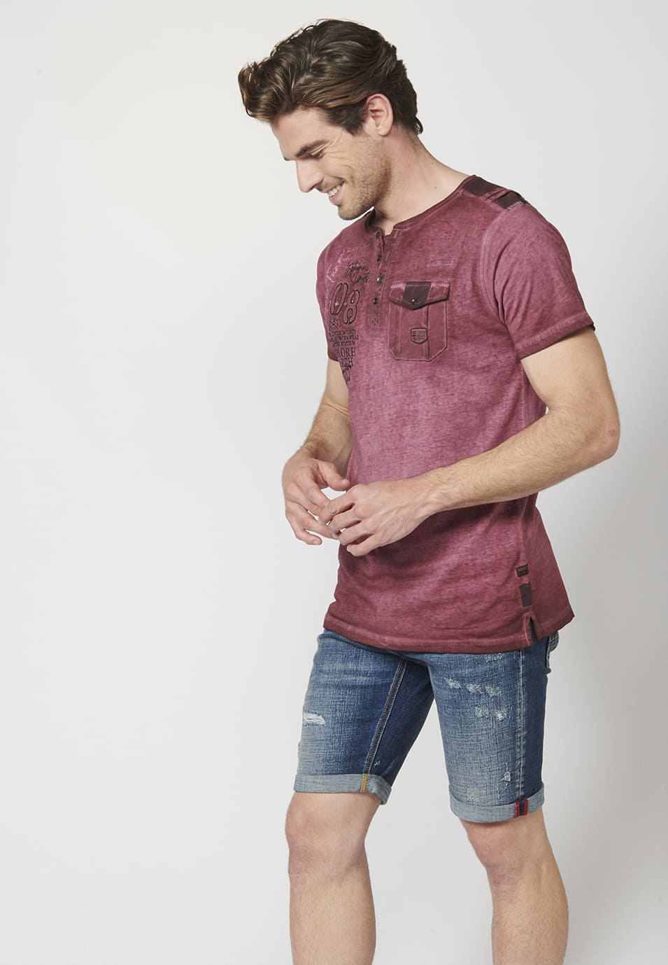 Camiseta Hombre Manga Corta Efecto Gastado con Tapeta y Bolsillo – Koroshi 2211MC24