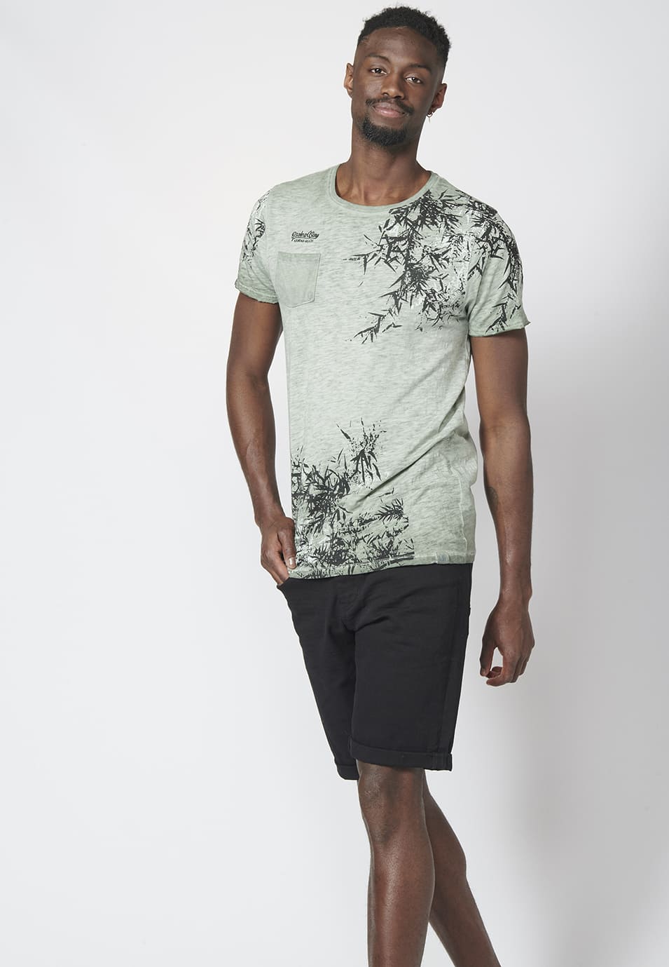Camiseta Manga Corta Hombre Bolsillo y Estampado – Koroshi 2211MC31