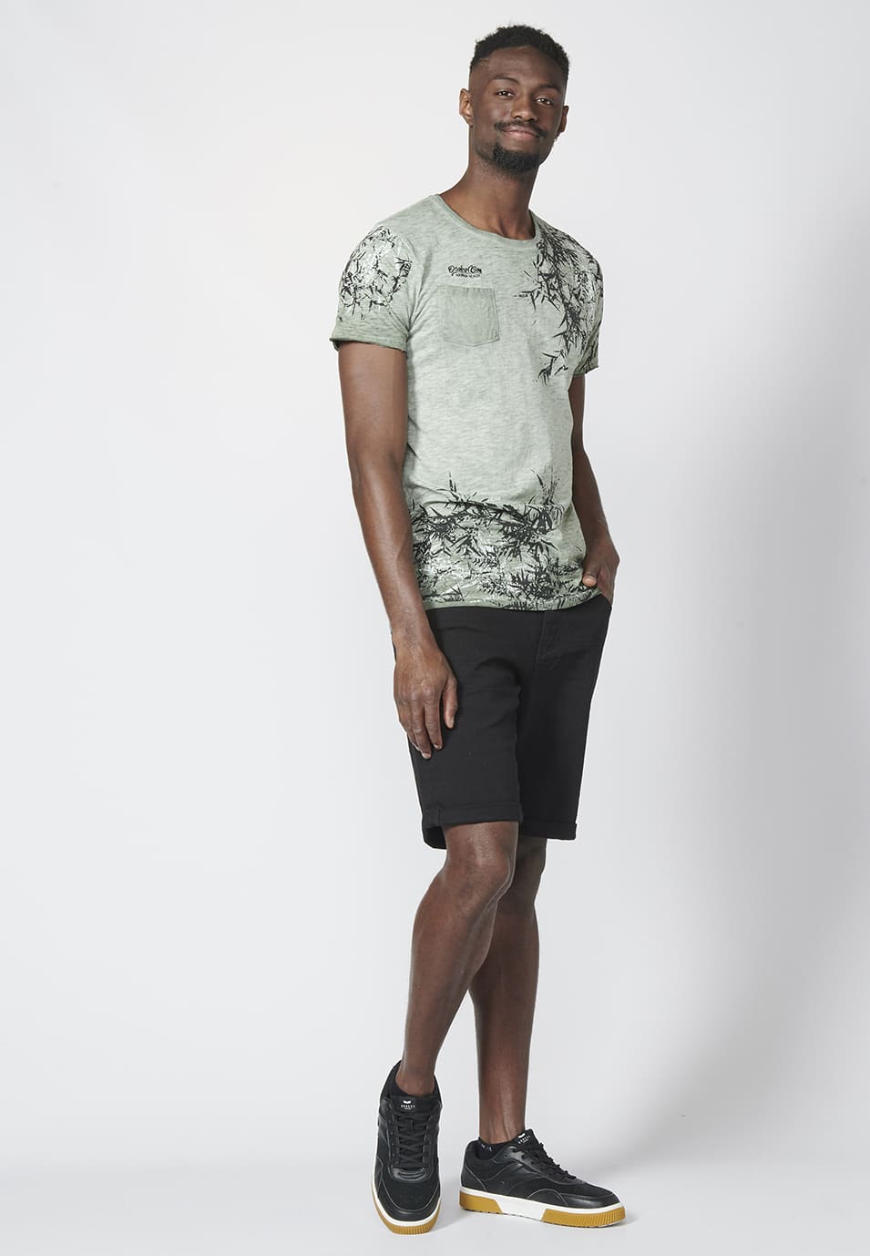 Camiseta Manga Corta Hombre Bolsillo y Estampado – Koroshi 2211MC31