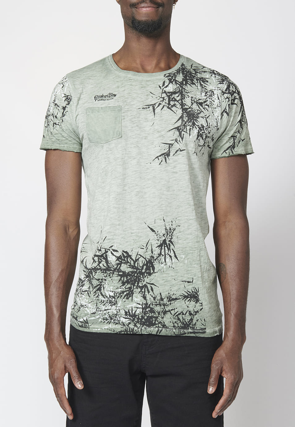 Camiseta Manga Corta Hombre Bolsillo y Estampado – Koroshi 2211MC31