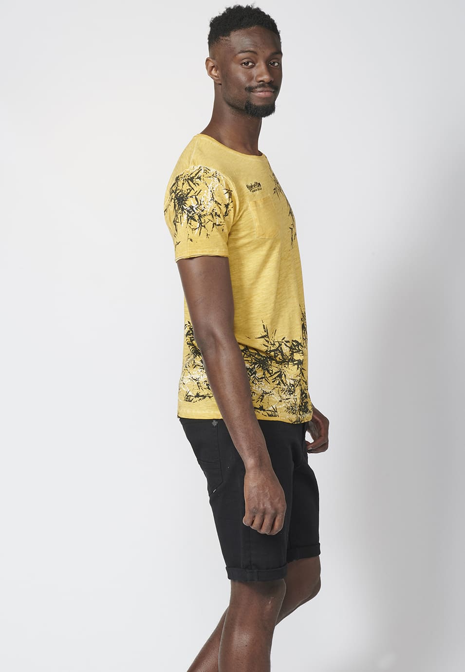 Camiseta Manga Corta Hombre Bolsillo y Estampado – Koroshi 2211MC31