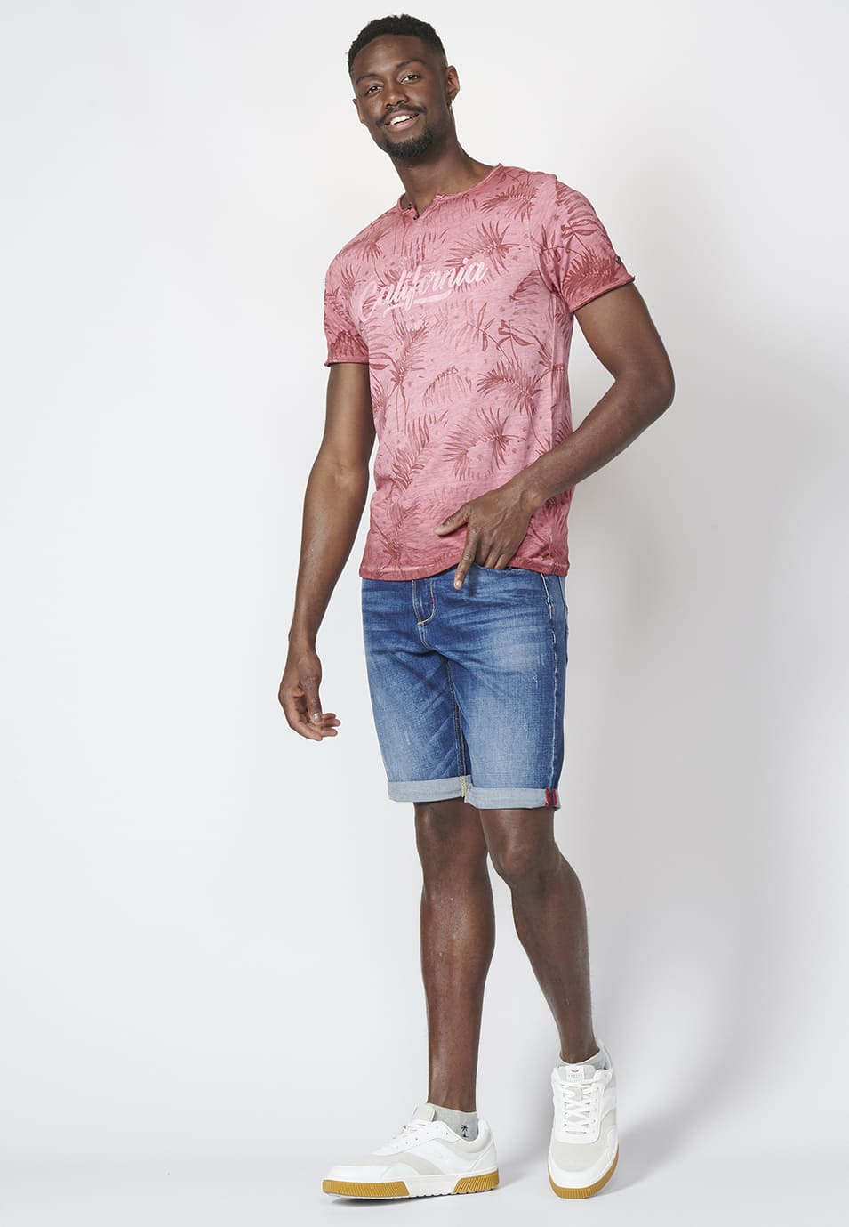 Camiseta Hombre Manga Corta Estampado Tropical – Koroshi 2211MC44