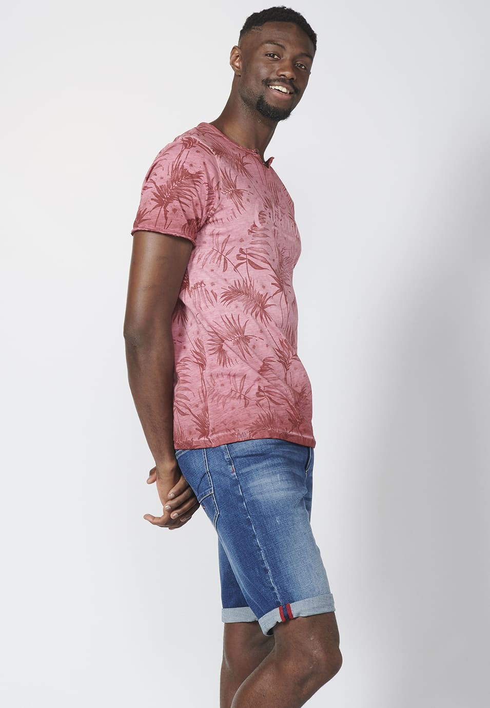 Camiseta Hombre Manga Corta Estampado Tropical – Koroshi 2211MC44