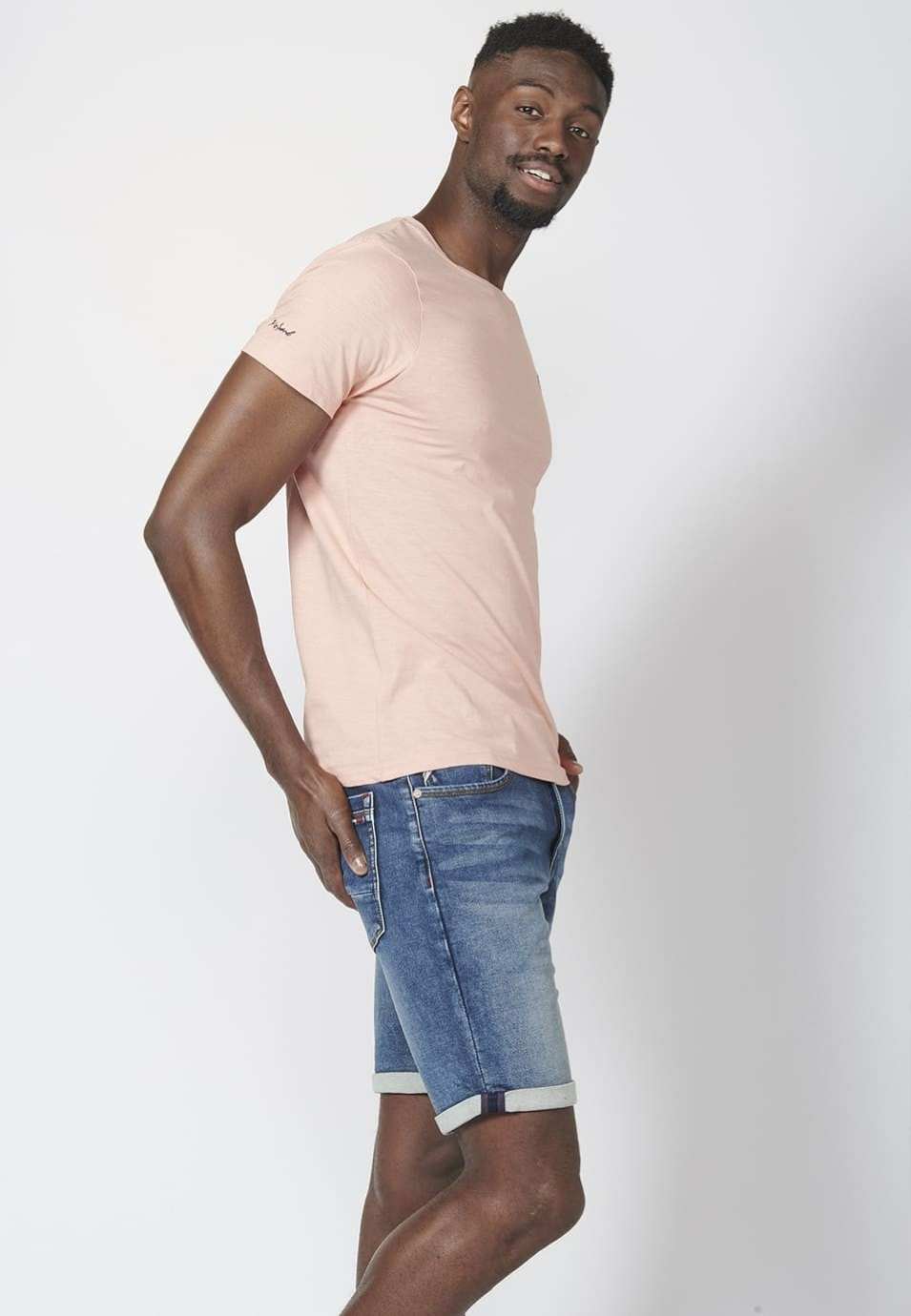 Camiseta Hombre Básica Manga Corta Logo Bordado – Koroshi 2211MC63