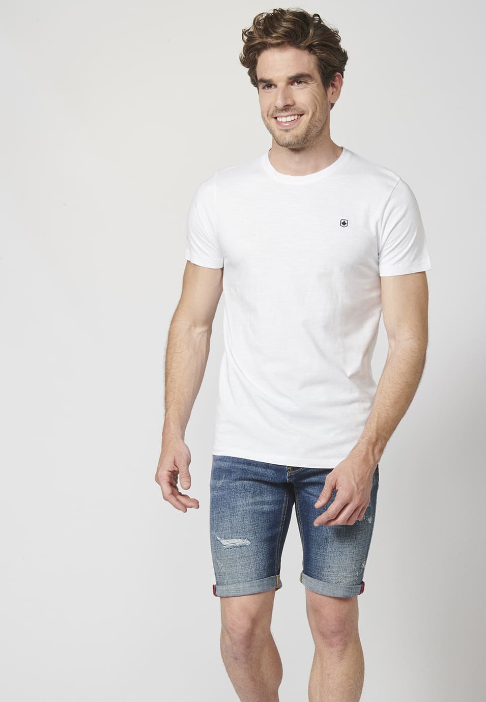 Camiseta Hombre Básica Manga Corta Logo Bordado – Koroshi 2211MC63
