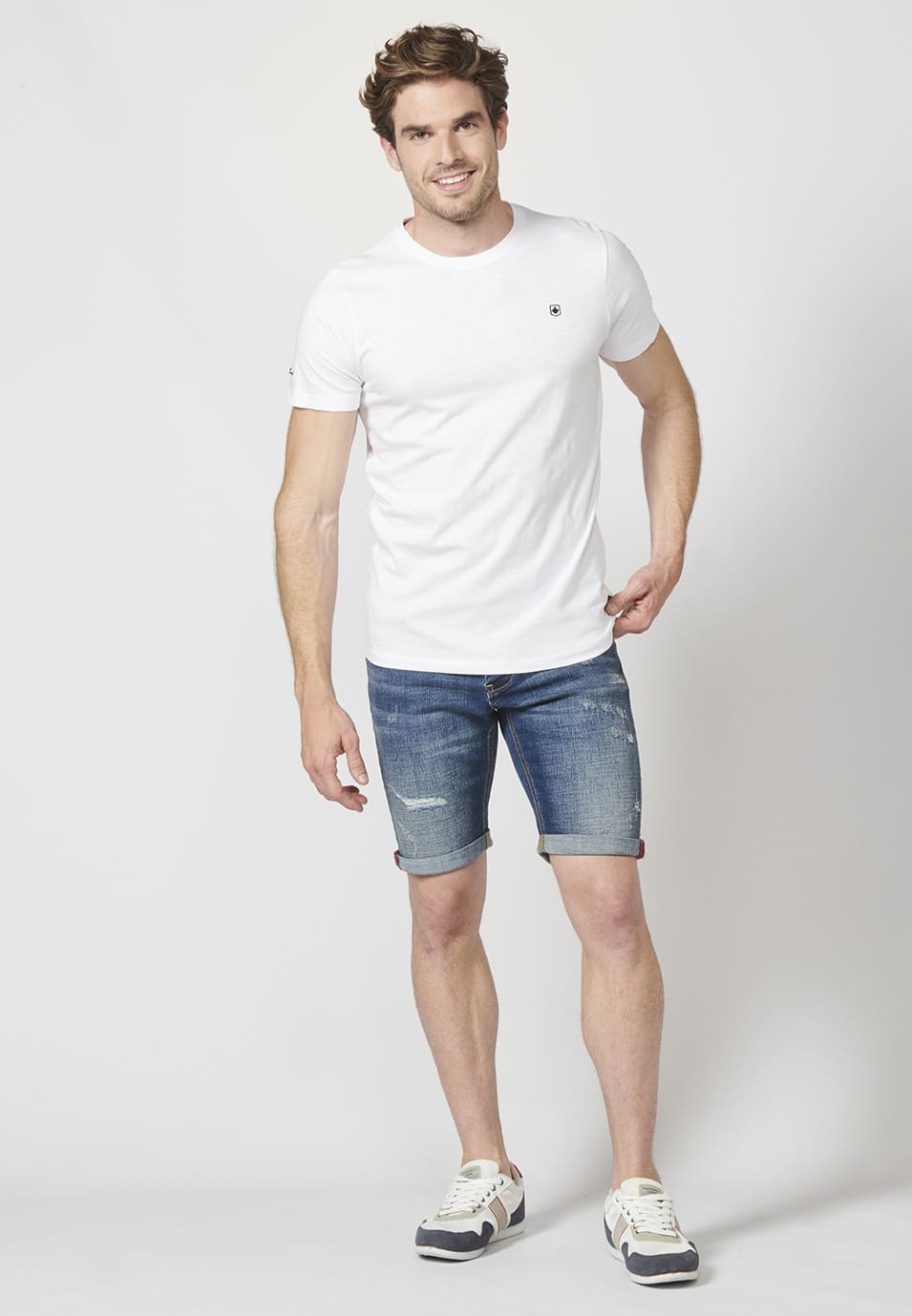 Camiseta Hombre Básica Manga Corta Logo Bordado – Koroshi 2211MC63