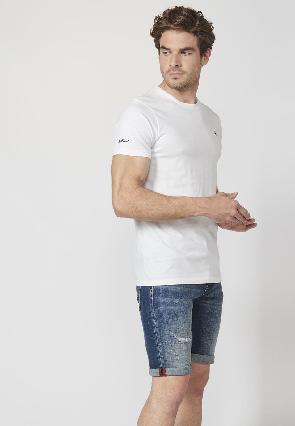 Camiseta Hombre Básica Manga Corta Logo Bordado – Koroshi 2211MC63