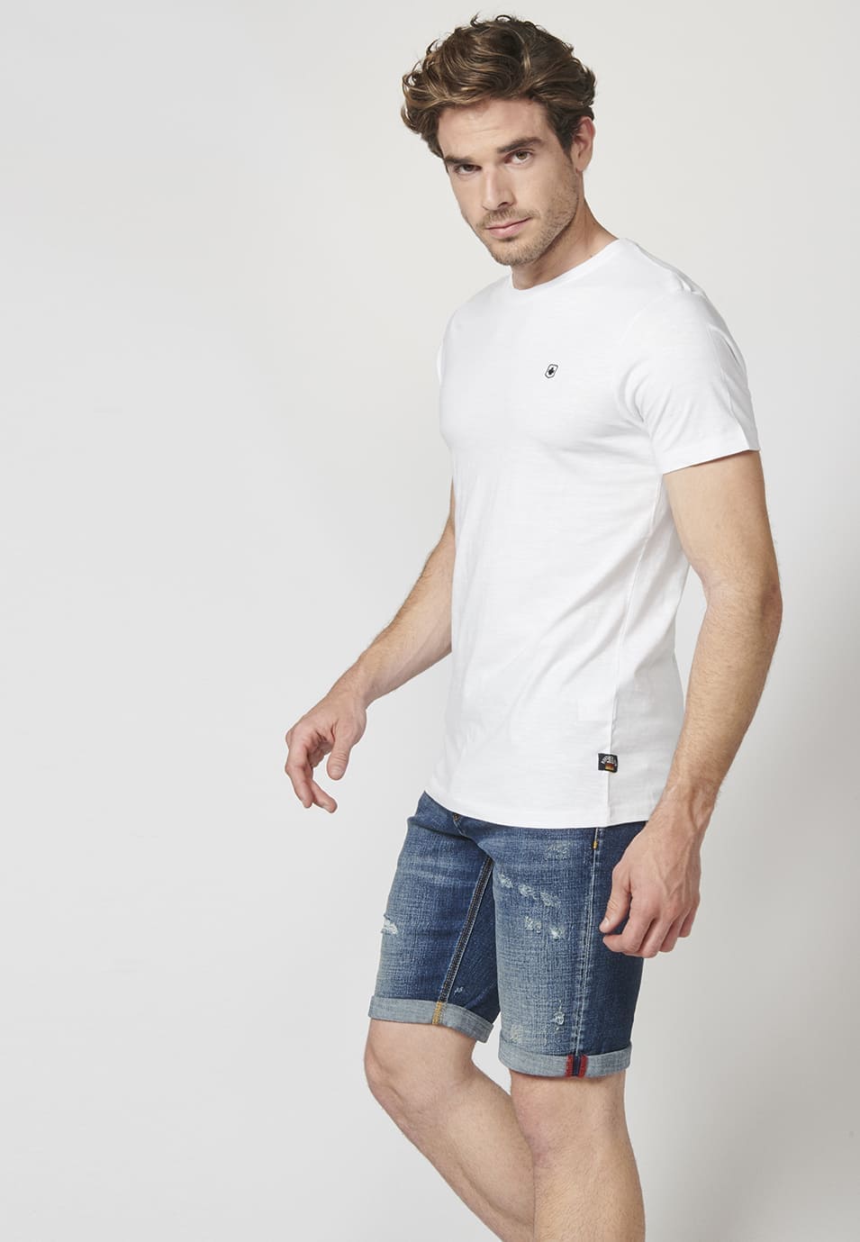 Camiseta Hombre Básica Manga Corta Logo Bordado – Koroshi 2211MC63