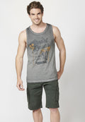 Camiseta de Tirantes Hombre Efecto Desgastado Estampado Surfero – Koroshi Gris