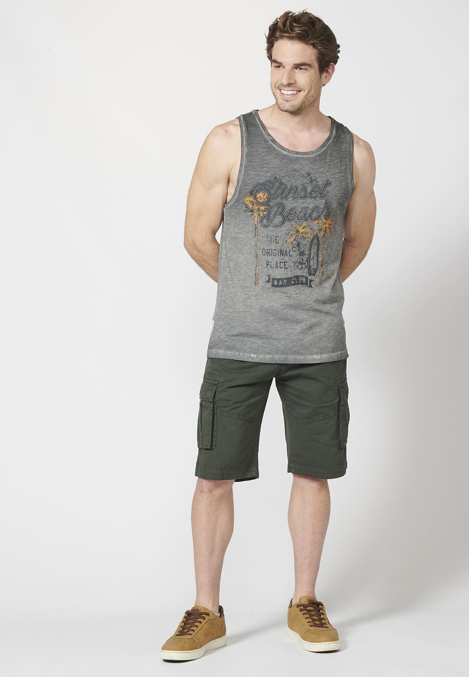 Camiseta de Tirantes Hombre Efecto Desgastado Estampado Surfero – Koroshi Gris