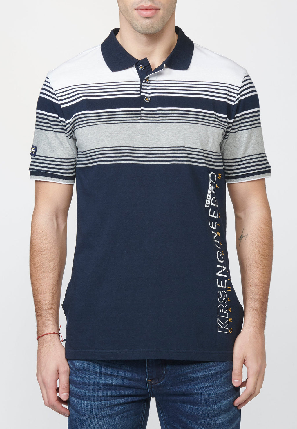 Polo Hombre Manga Corta Rayas y Estampado Delantero – Koroshi 2211PC07