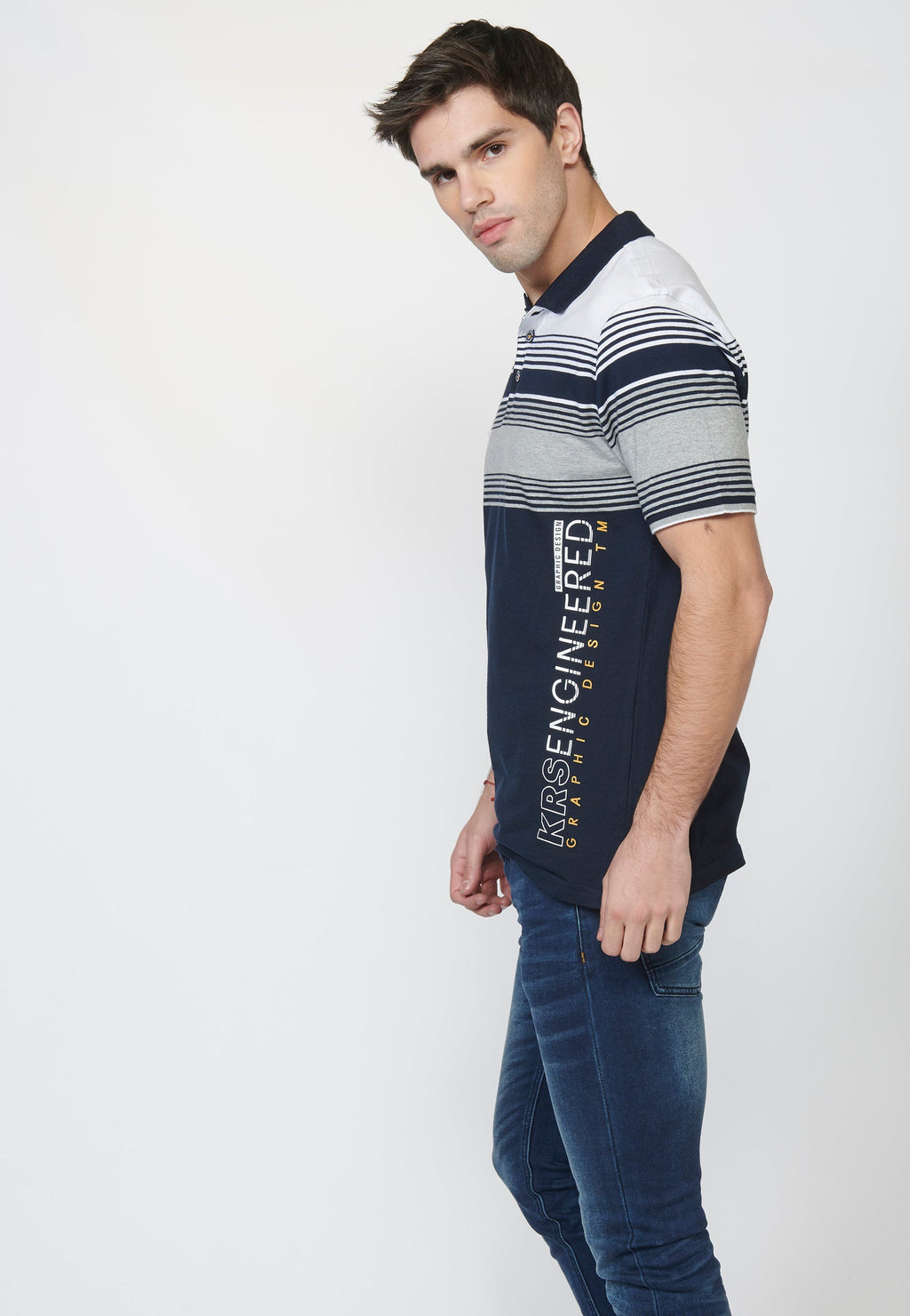 Polo Hombre Manga Corta Rayas y Estampado Delantero – Koroshi 2211PC07