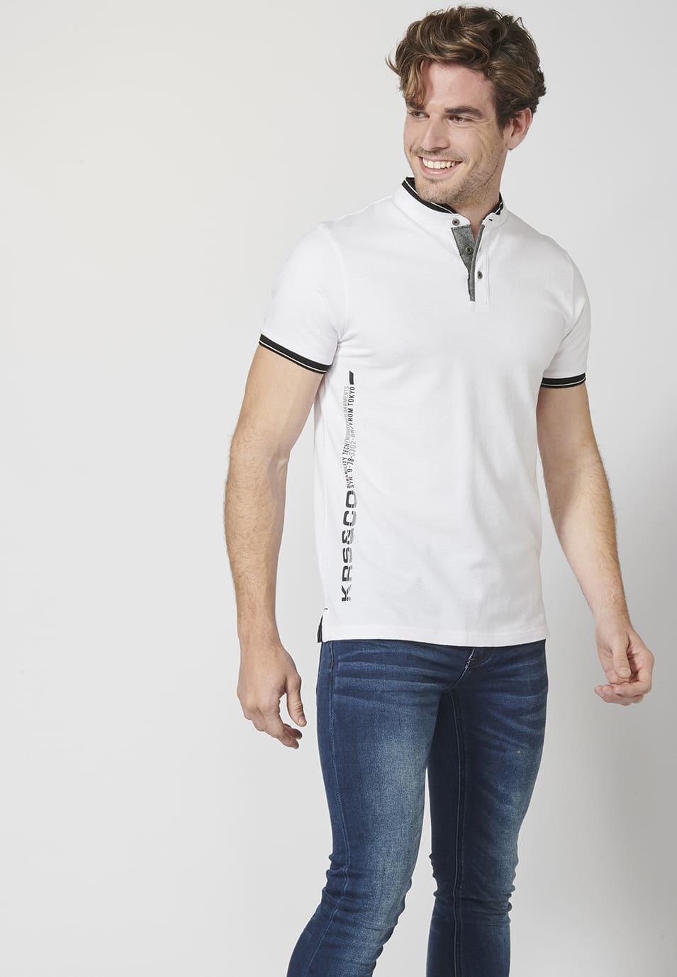 Polo Piqué Hombre Cuello Mao Estampado Lateral – Koroshi 2211PC26