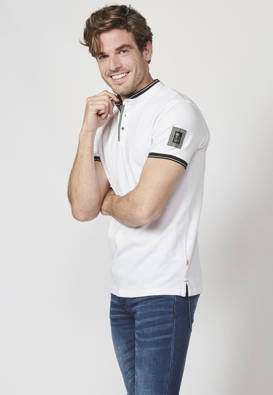 Polo Piqué Hombre Cuello Mao Estampado Lateral – Koroshi 2211PC26