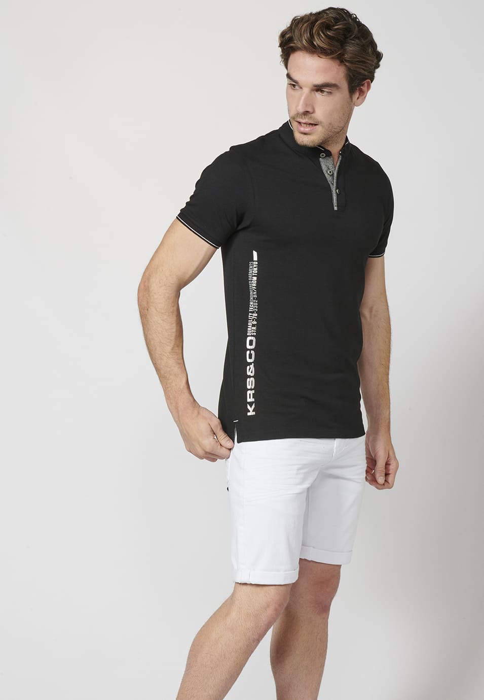 Polo Piqué Hombre Cuello Mao Estampado Lateral – Koroshi 2211PC26