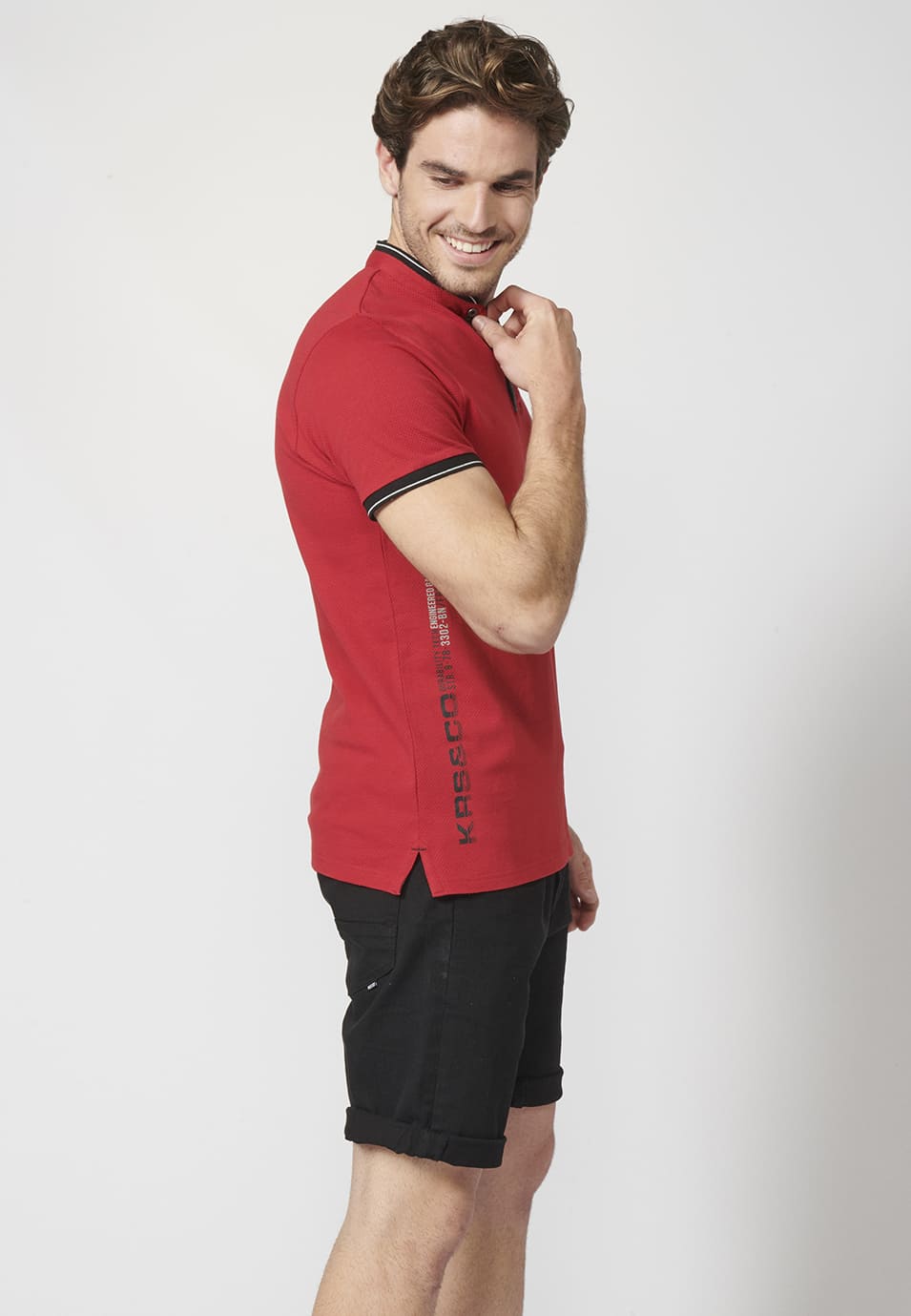 Polo Piqué Hombre Cuello Mao Estampado Lateral – Koroshi 2211PC26