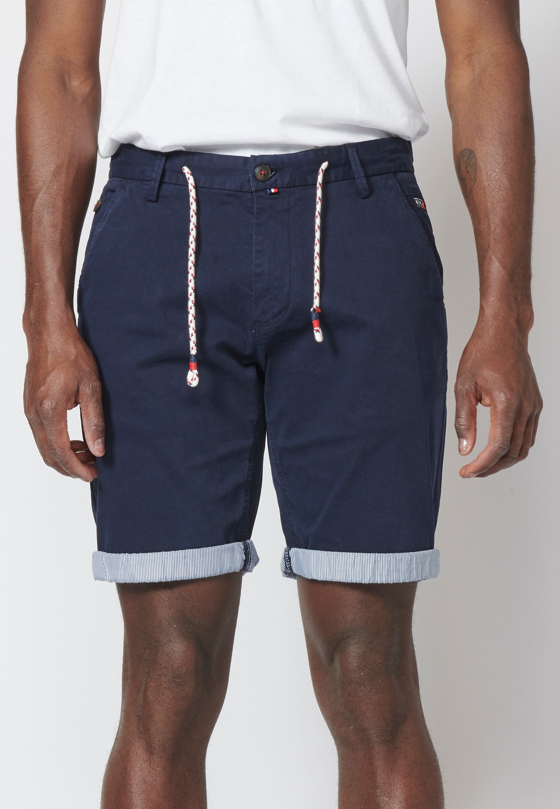 Bermuda Chino con Cordón y Vuelta a Contraste Hombre – Koroshi 2211PS07