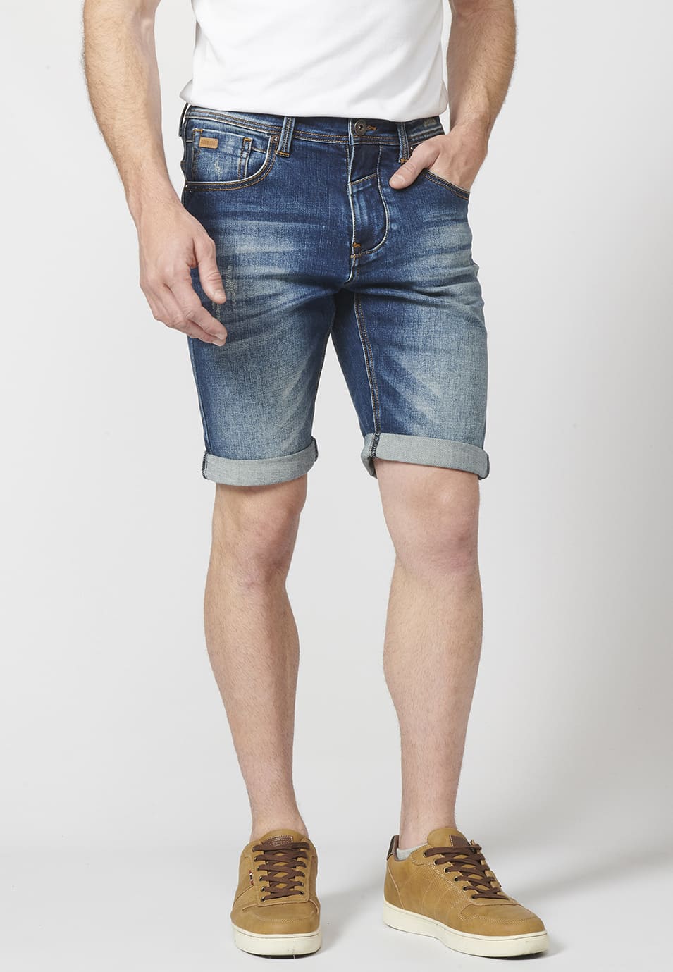 Pantalón Corto Denim Azul Medio Regular Fit Desgastado 5 Bolsillos Bajo Vuelta Hombre – KOROSHI
