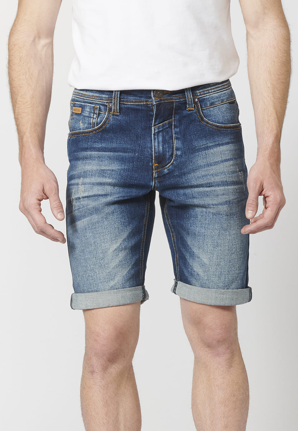 Pantalón Corto Denim Azul Medio Regular Fit Desgastado 5 Bolsillos Bajo Vuelta Hombre – KOROSHI