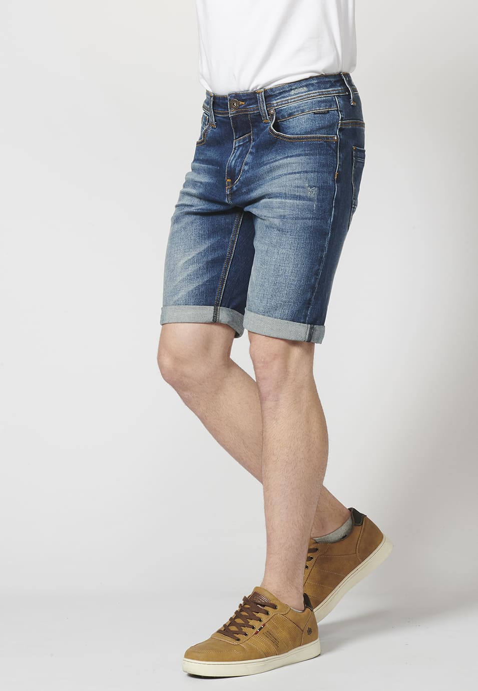 Pantalón Corto Denim Azul Medio Regular Fit Desgastado 5 Bolsillos Bajo Vuelta Hombre – KOROSHI