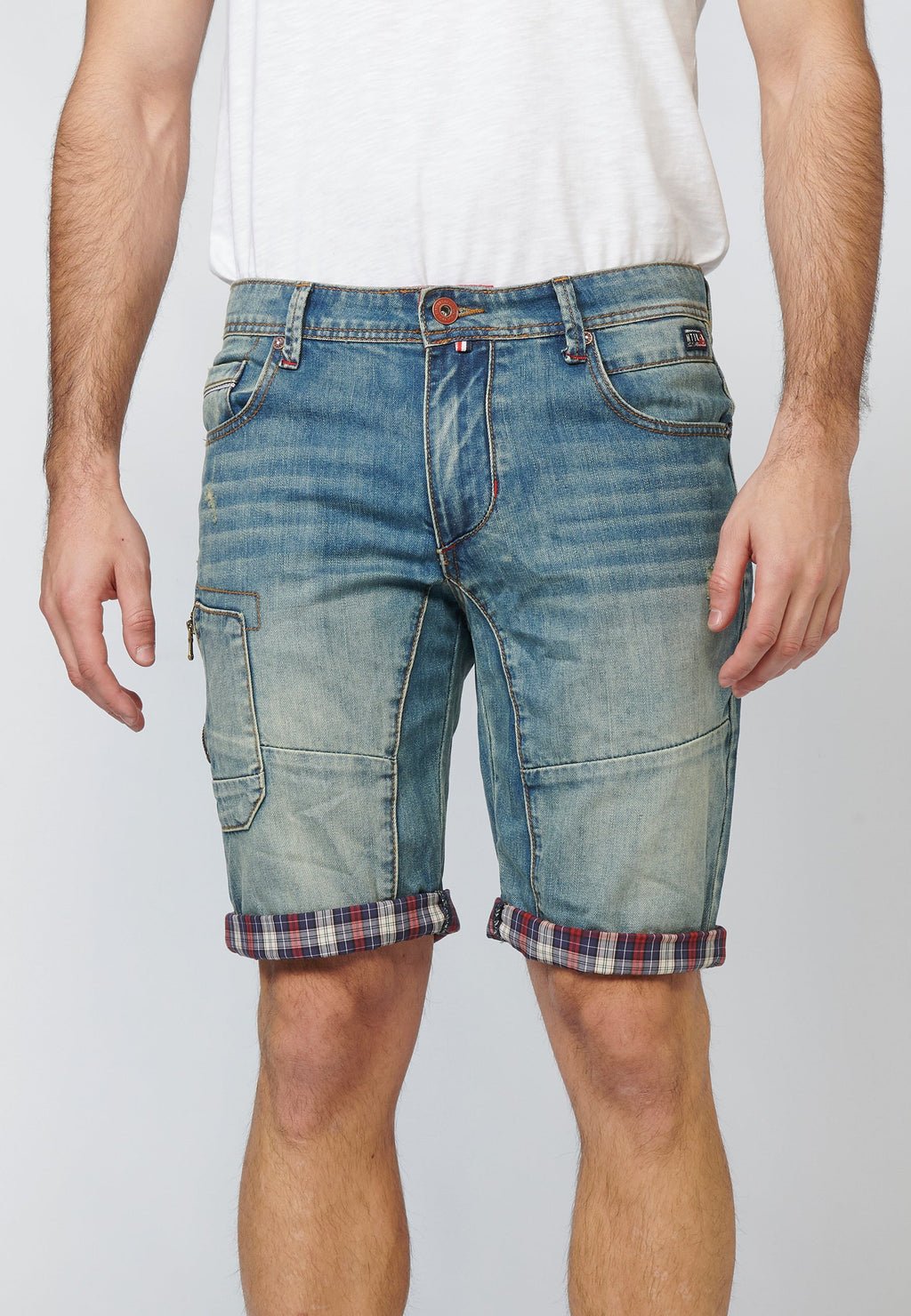 Pantalón Corto Denim Azul Claro Regular Fit Desgastado Rotos Bajo Cuadros Hombre – KOROSHI