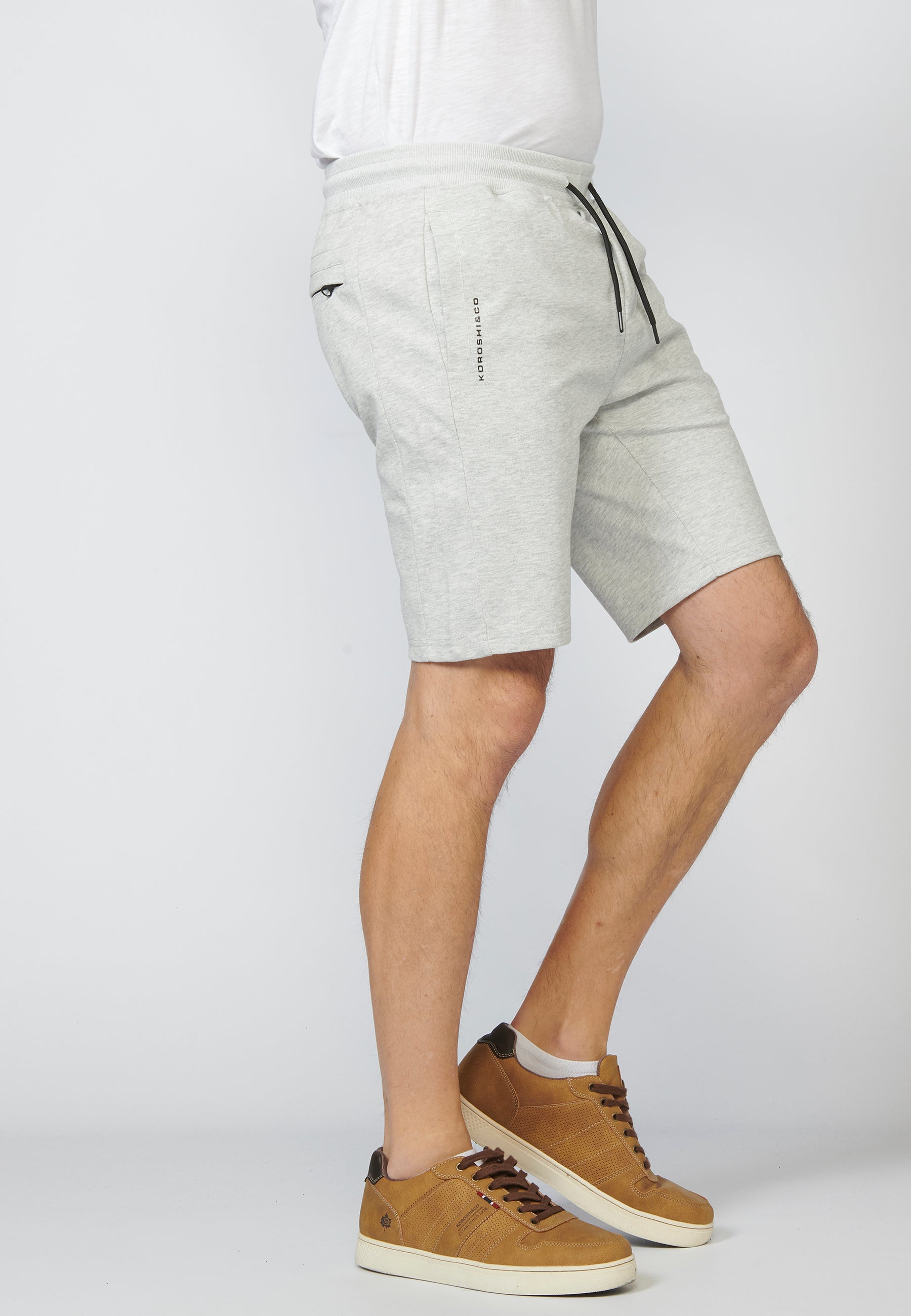 Pantalón Corto Jogger Gris Vigoré Piqué Cremallera Piezas Laterales Hombre – KOROSHI