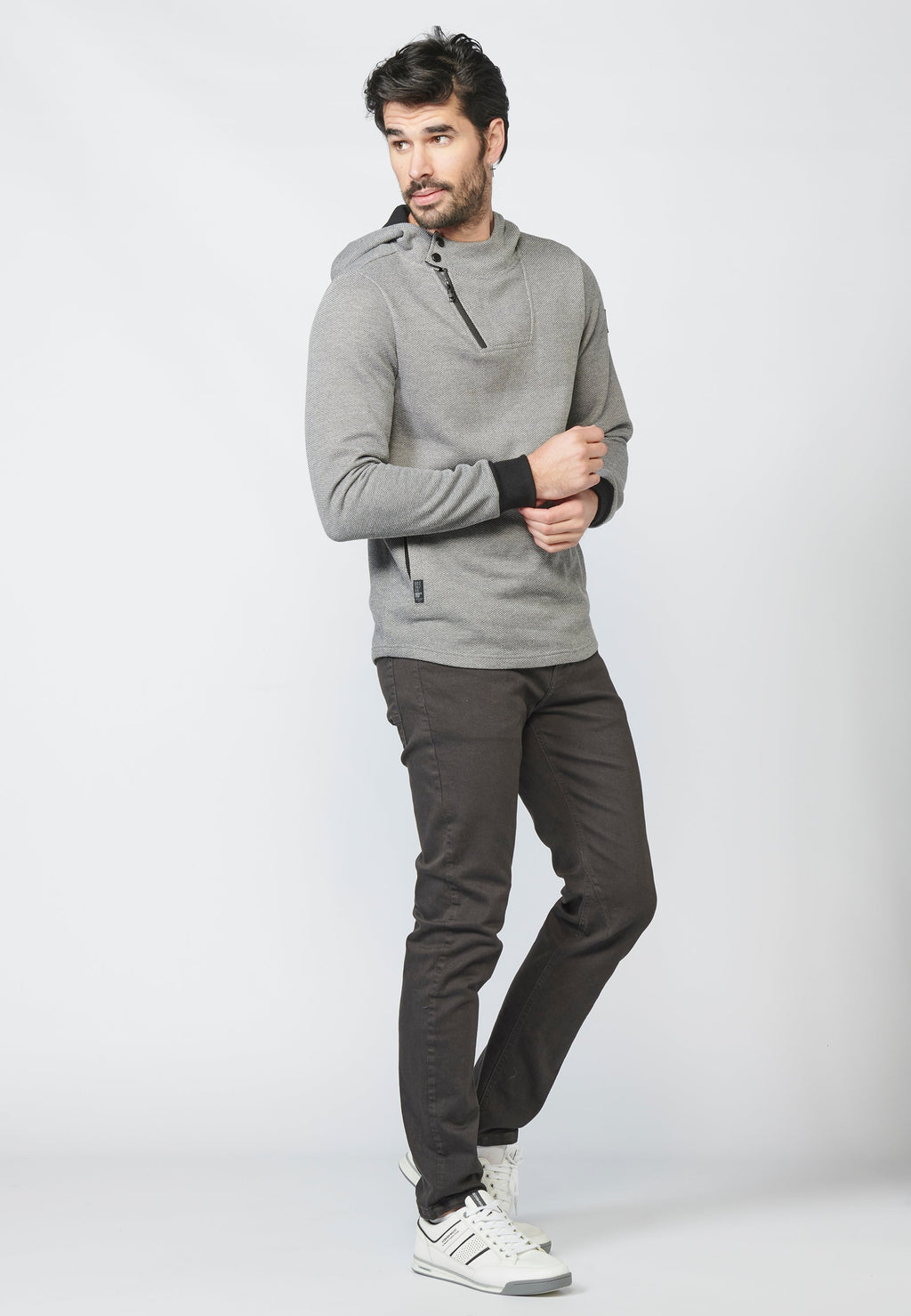 Sudadera felpa con estructura y capucha con botones y cremallera para hombre