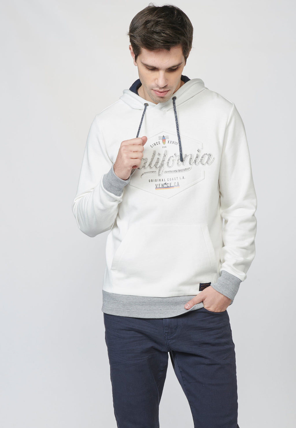 Sudadera de felpa con capucha ajustable y bolsillo tipo canguro | estilo versátil