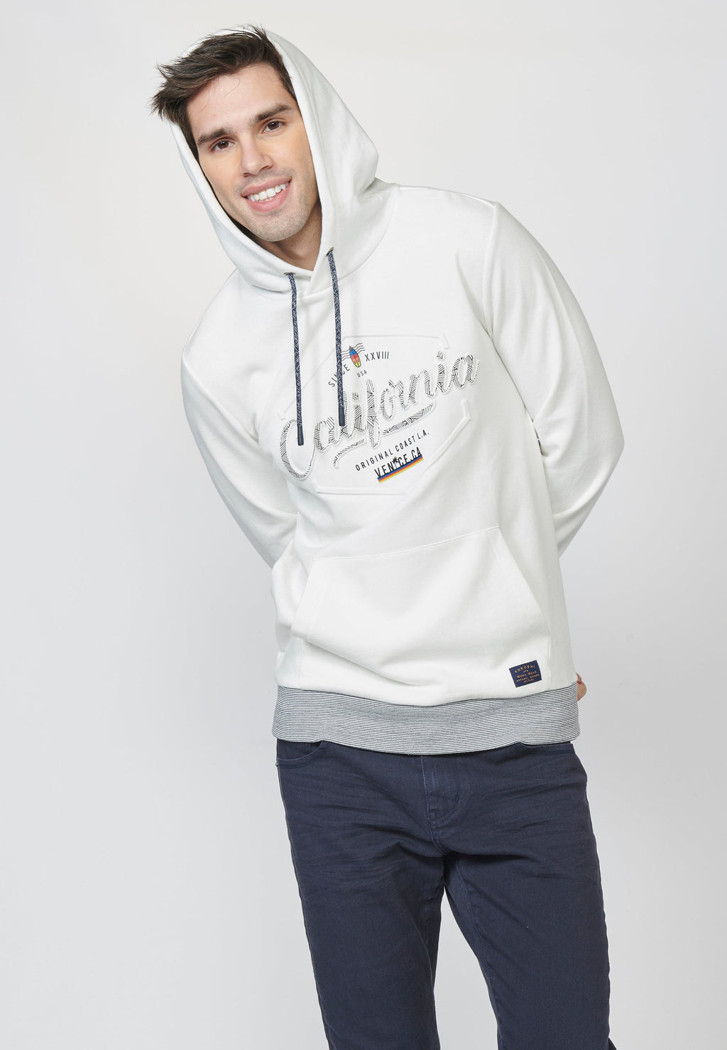 Sudadera de felpa con capucha ajustable y bolsillo tipo canguro | estilo versátil