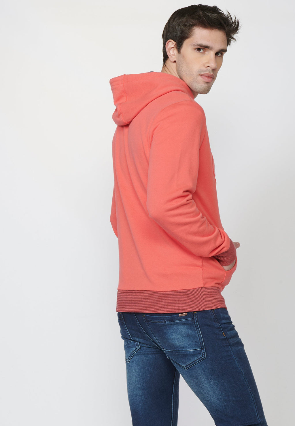 Sudadera de felpa con capucha ajustable y bolsillo tipo canguro | estilo versátil