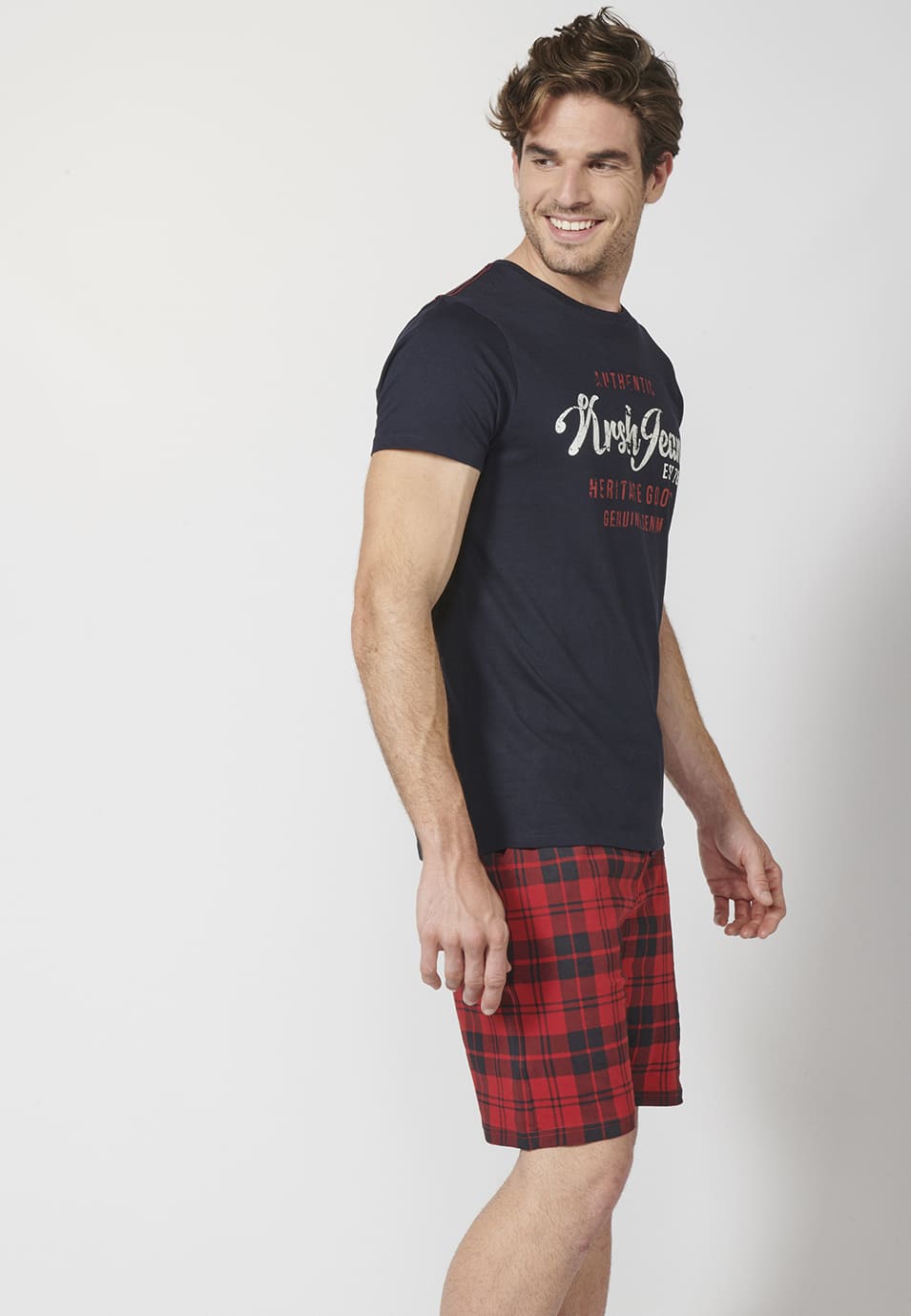 Pijama de manga corta estampada y pantalón corto a cuadros para hombre