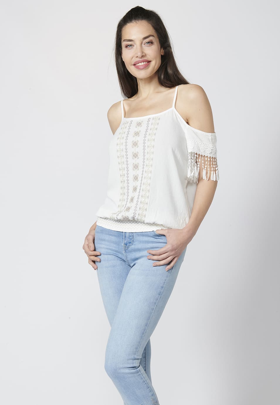 Blusas manga corta de bambula, fluida con escote redondo. hombros descubiertos y detalles de bordados para mujer