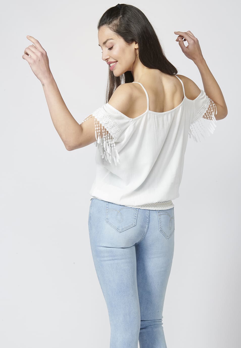 Blusas manga corta de bambula, fluida con escote redondo. hombros descubiertos y detalles de bordados para mujer