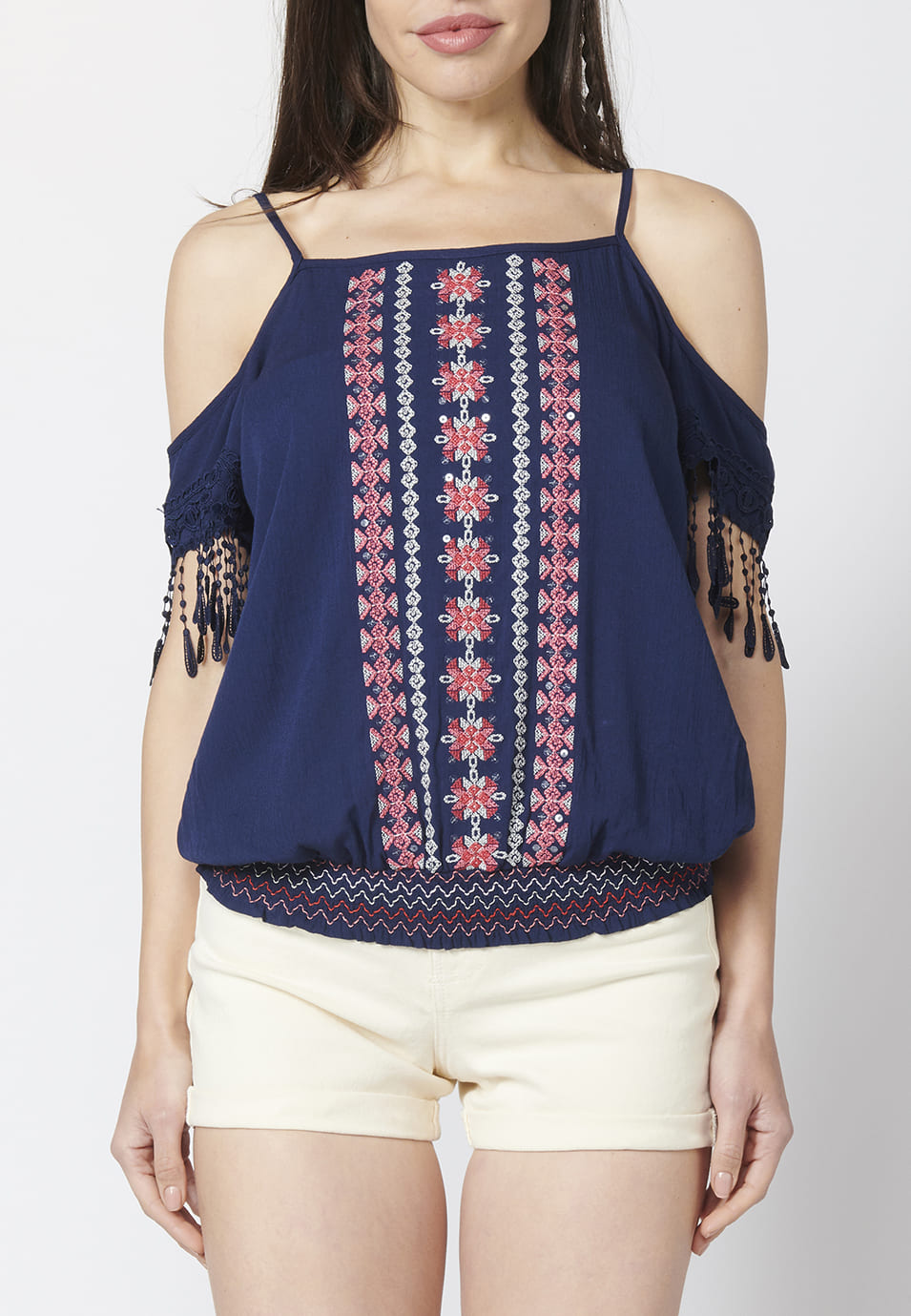 Blusas manga corta de bambula, fluida con escote redondo. hombros descubiertos y detalles de bordados para mujer