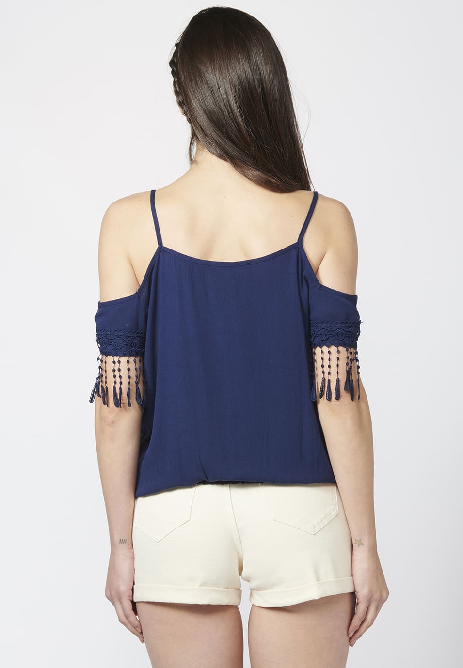 Blusas manga corta de bambula, fluida con escote redondo. hombros descubiertos y detalles de bordados para mujer