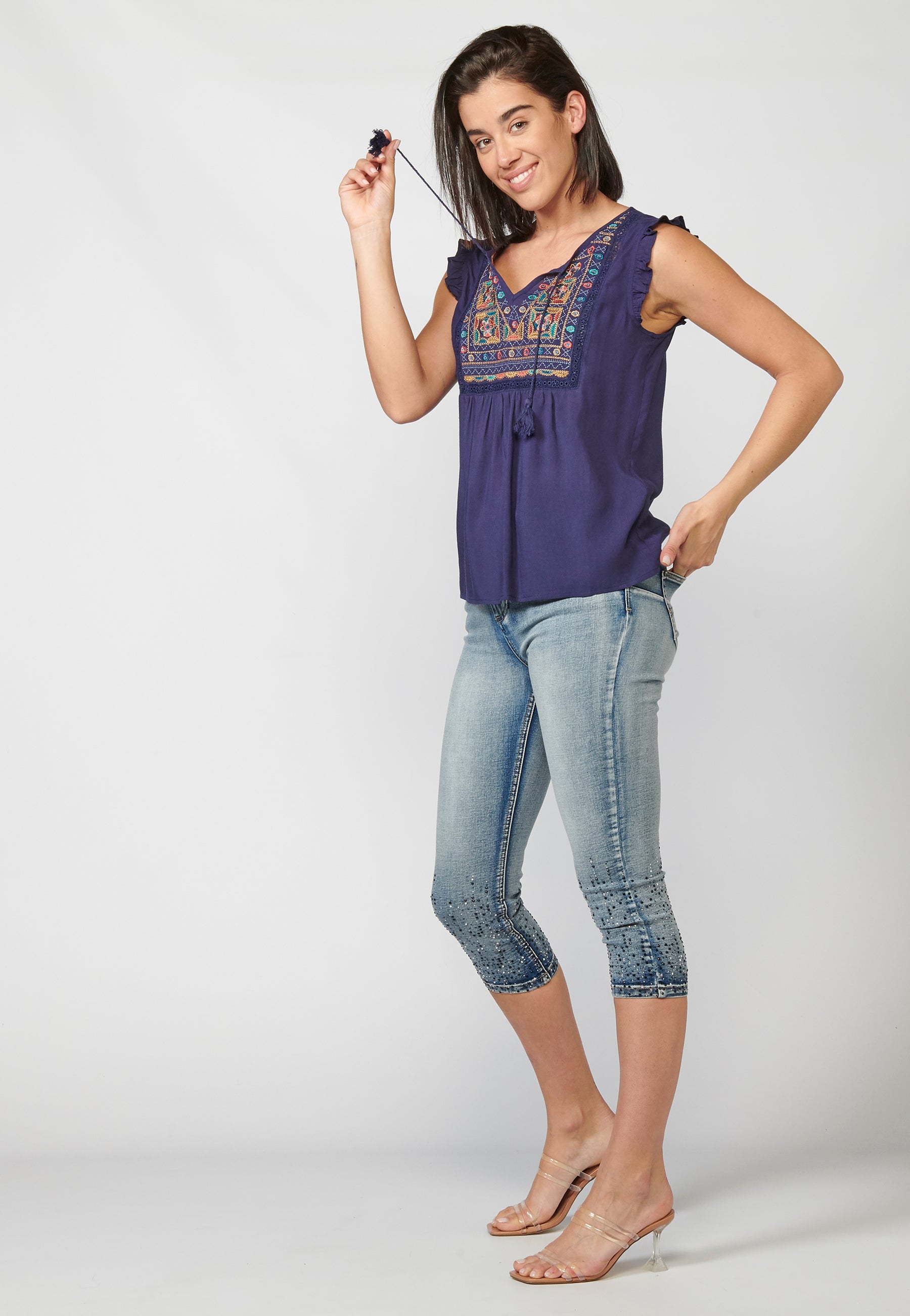 Blusa fluida púrpura sin mangas de mujer con bordado étnico floral