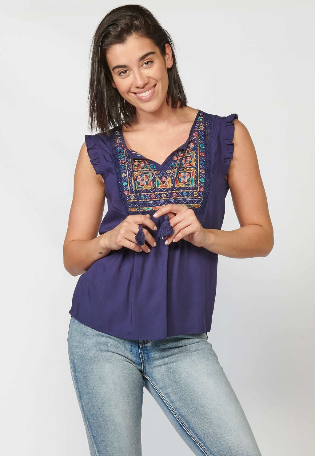 Blusa fluida púrpura sin mangas de mujer con bordado étnico floral