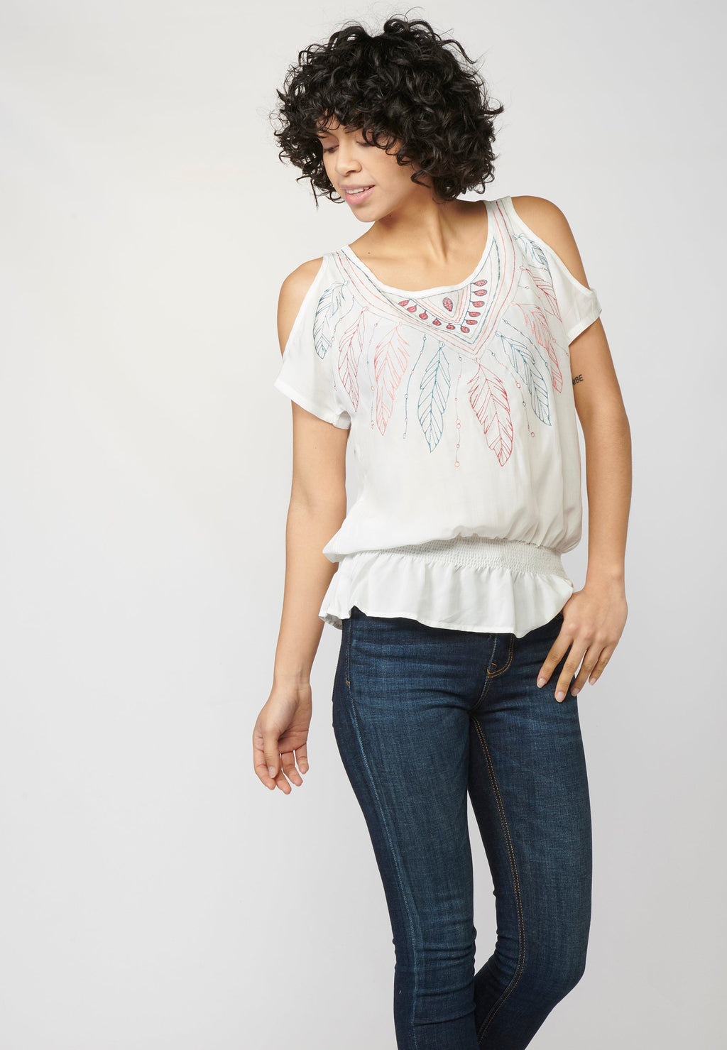 Blusa mujer fluida bordados frontal hombros descubiertos