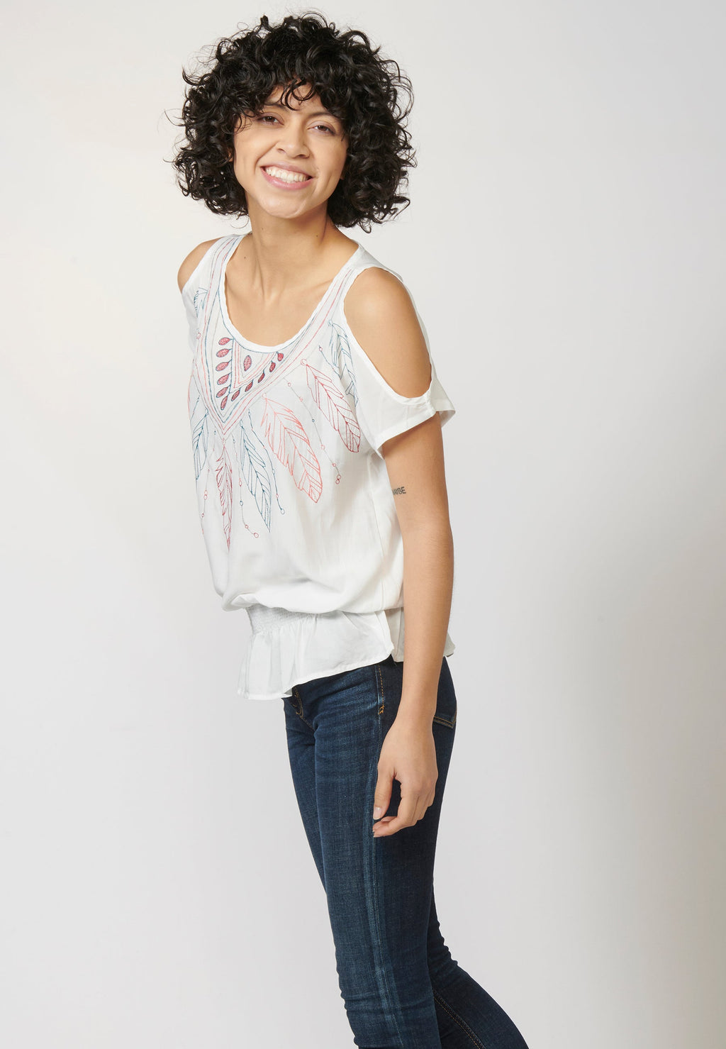 Blusa mujer fluida bordados frontal hombros descubiertos