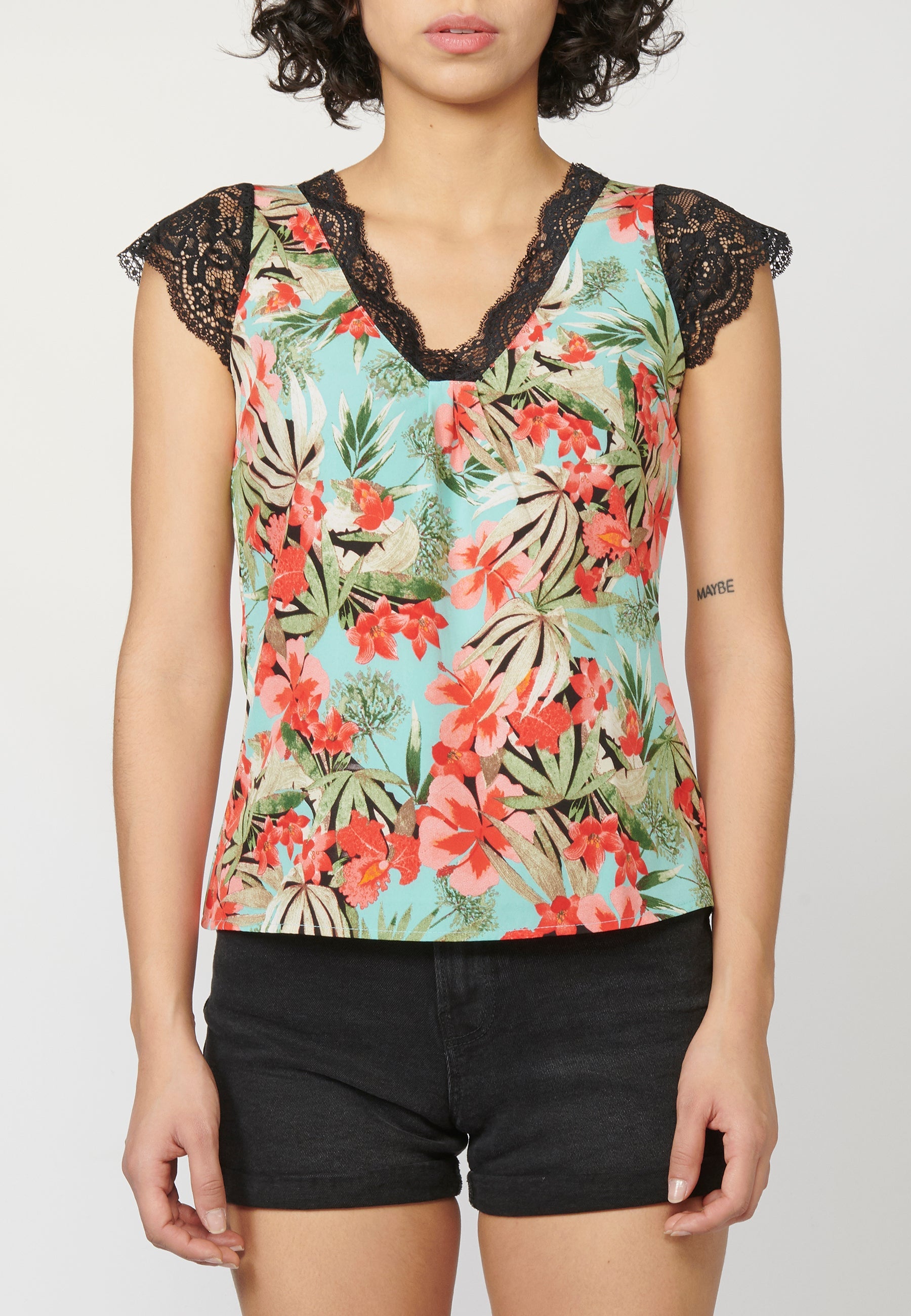 Blusa manga puntilla manga corta estampado tropical