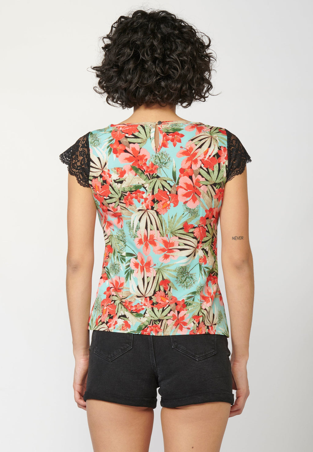 Blusa manga puntilla manga corta estampado tropical
