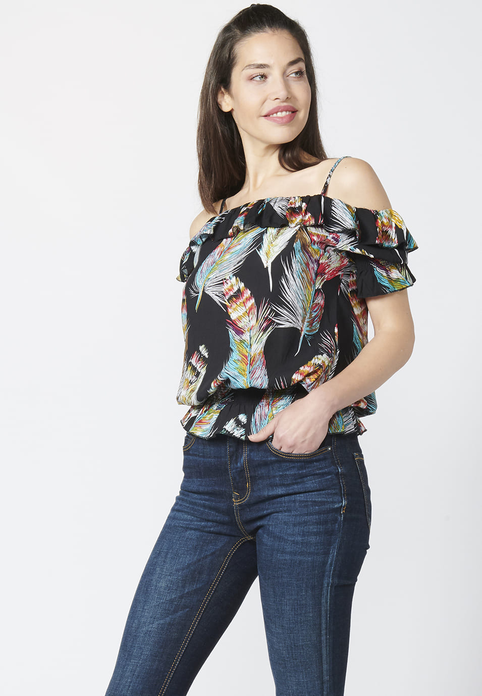 Blusa manga corta fluida con estampado floral y escote barco | estilo versátil