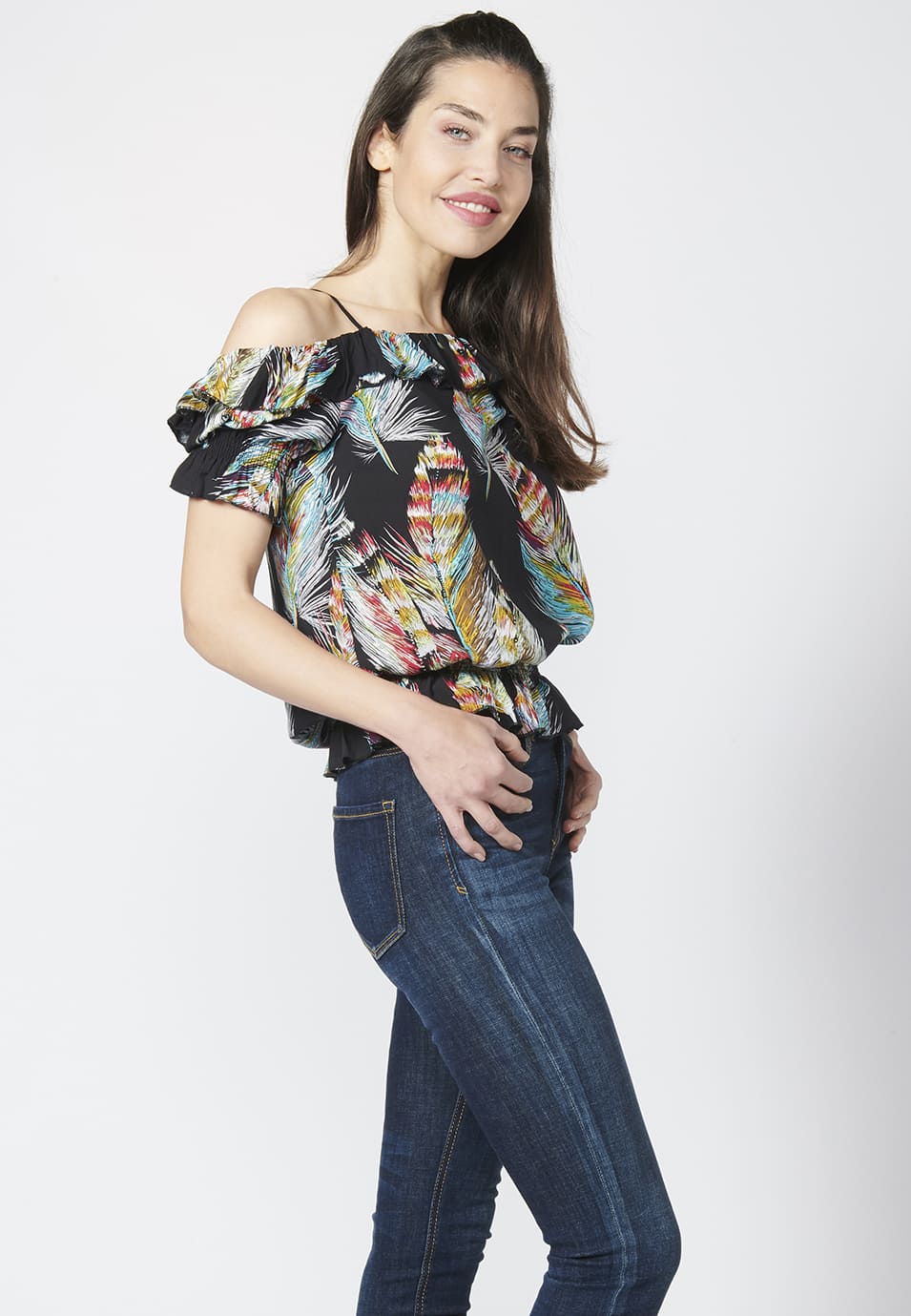 Blusa manga corta fluida con estampado floral y escote barco | estilo versátil