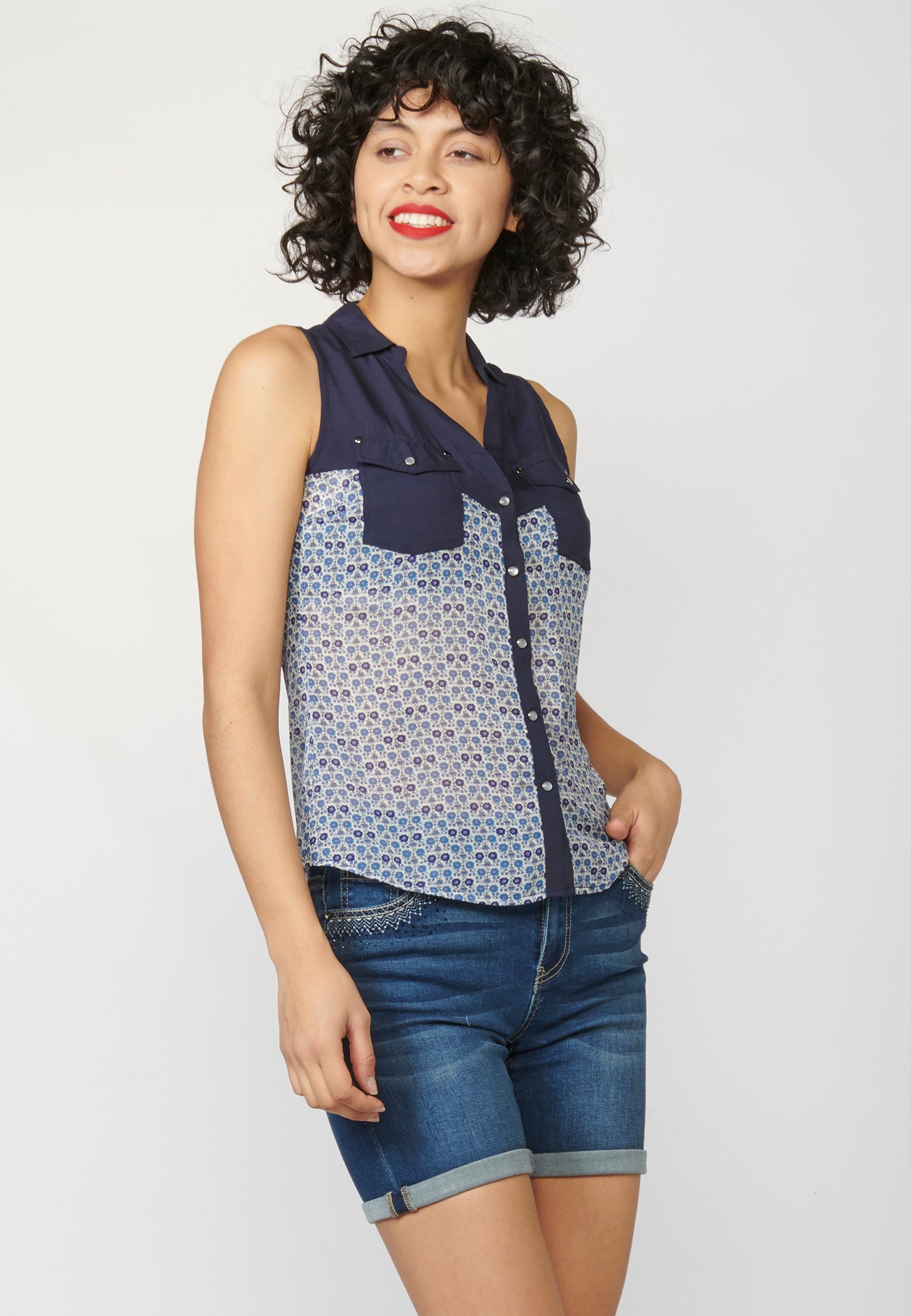 Camisa tipo blusa de tirantes con estampado floral marino para mujer