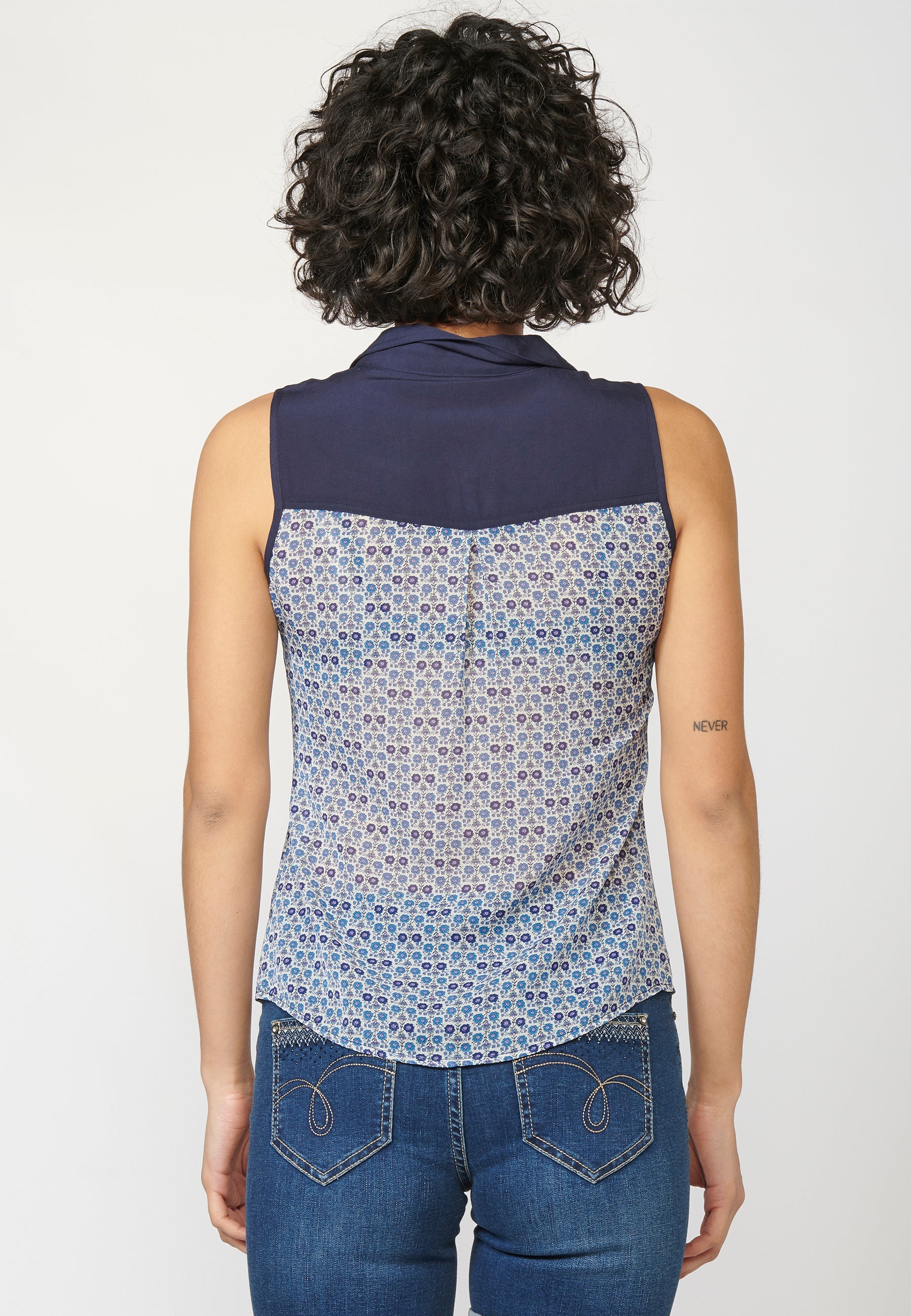 Camisa tipo blusa de tirantes con estampado floral marino para mujer