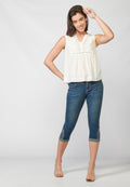 Blusa negra fluida sin mangas escote pico bordada y puntilla | look diario